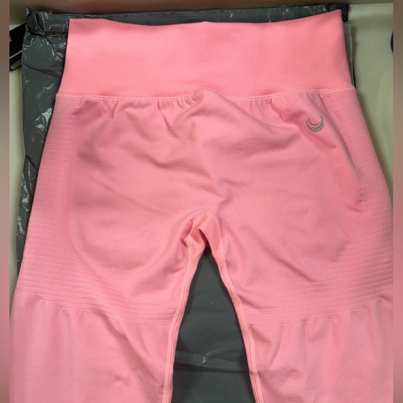 Lazuli Label Cotton Candy V-Seam Leggings - Picture 6 of 7